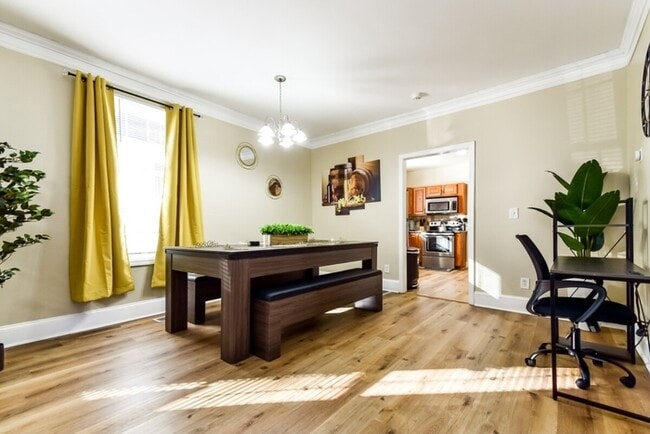 Photo - 951 Violet St SE