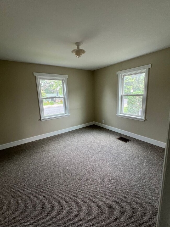 Photo - 262 McKnight St