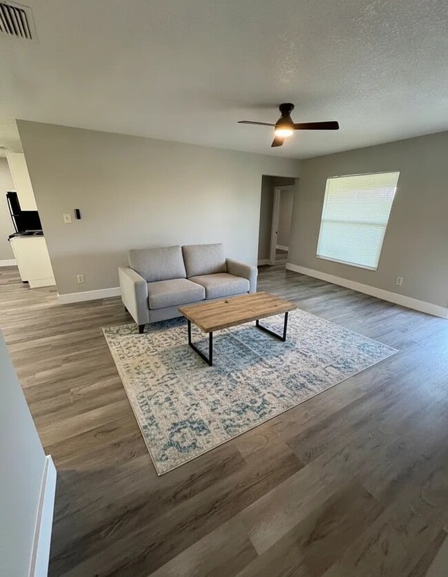 1105 W 18th St Unidad 1