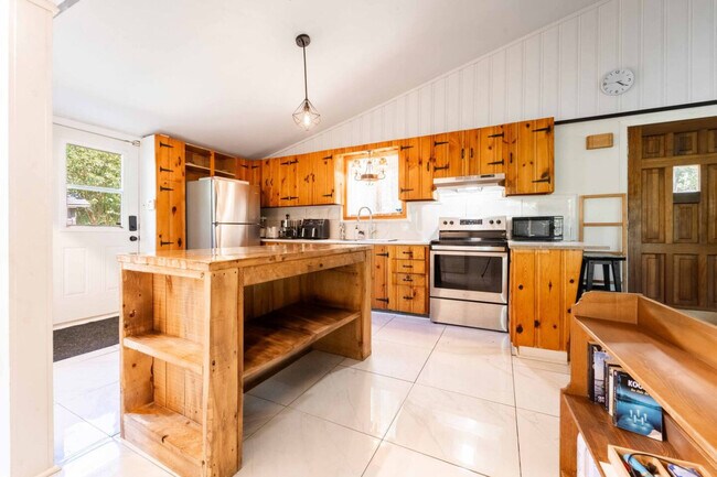 Photo - 1896 Chem. du Domaine Unit ID1257027P