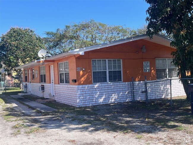 Building Photo - 2545 York St Unit 2 Rental