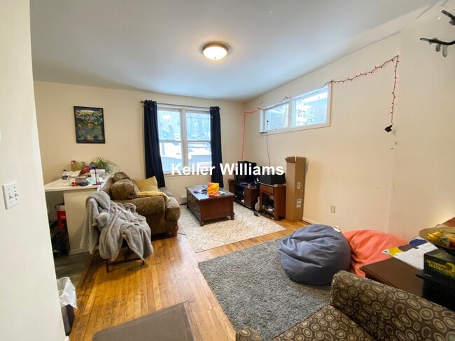 Building Photo - 48 Hillside St Unit 4