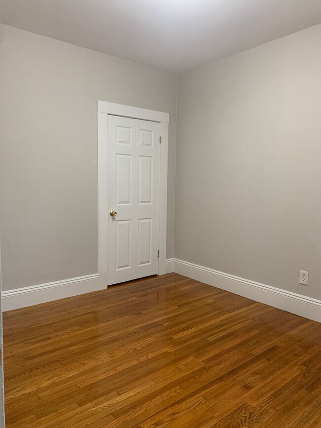 Photo - Spacious modern unit with great location in Southern Waltham available as early as 7/15/26
