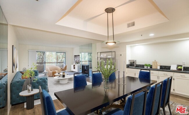 Photo - 410 S Barrington Ave Unit 205