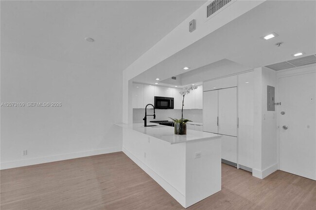 Photo - 5600 Collins Ave Unit 6A