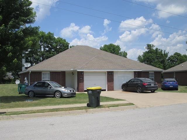 Building Photo - 853 Meadowlands Dr