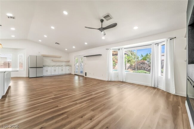 Photo - 130 Weatherstone Dr