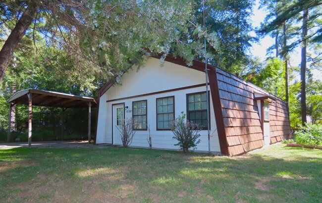 Building Photo - Bullard - Modest 2 Bedroom House on Tree-S...
