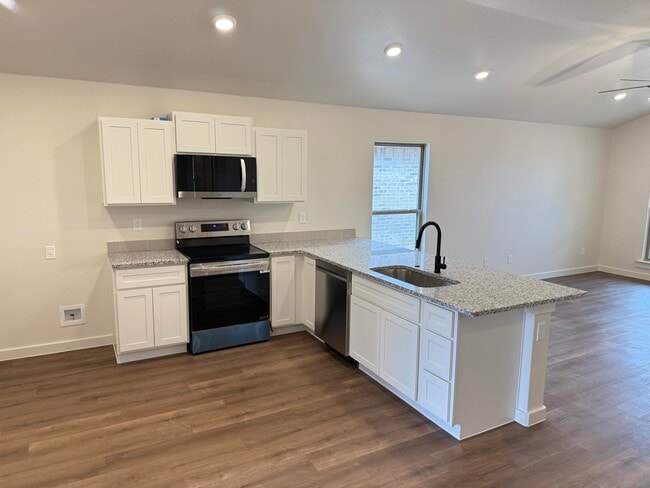 Photo - 1305 N Chicago Ave