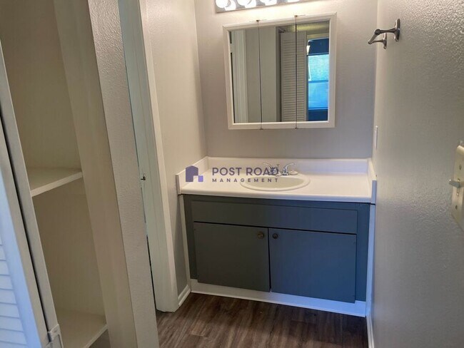 Photo - 2902 S Osage Ave Unit 102