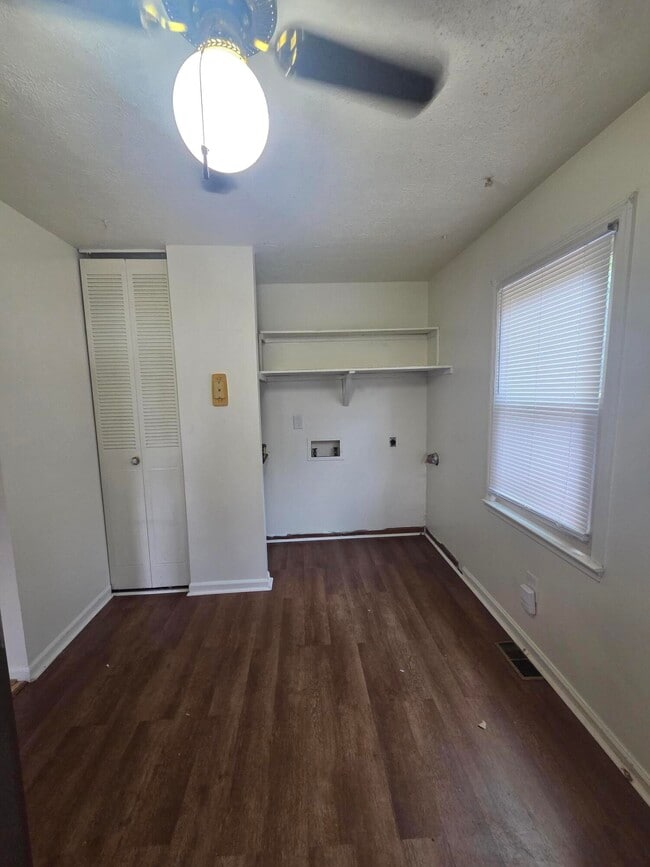 637 Eureka Springs Dr