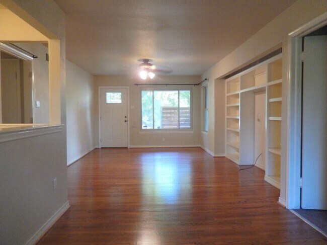 Photo - 3 Bedroom, 1.5 Baths in Casa View Heights