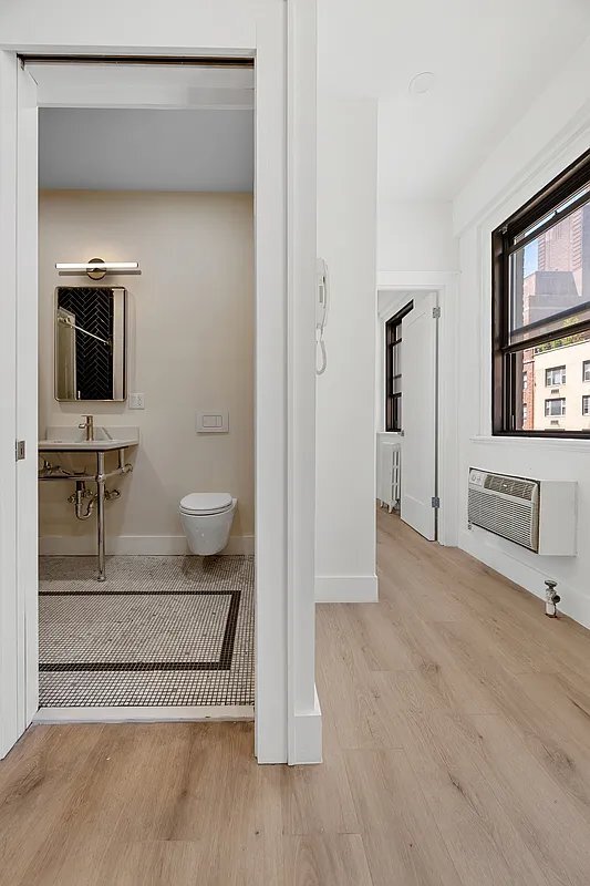 Photo - 138 E 38th St Unit 7B