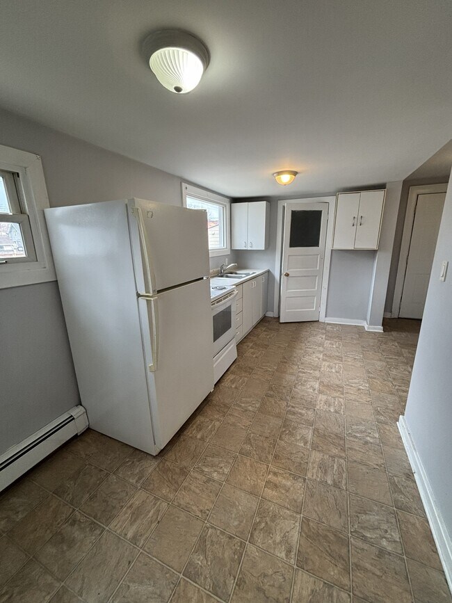 Photo - 184 Christina St S Unit 2