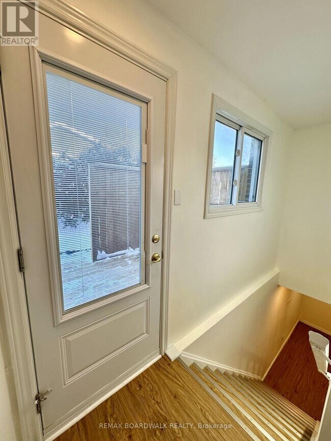 Photo - 300 Dalehurst Dr