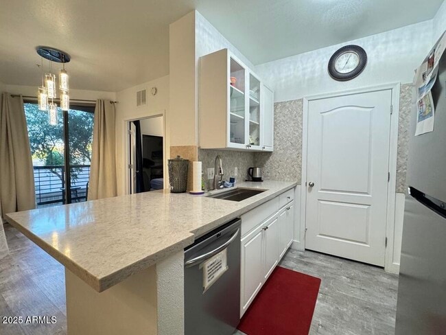 Photo - 1701 E Colter St Unidad 250