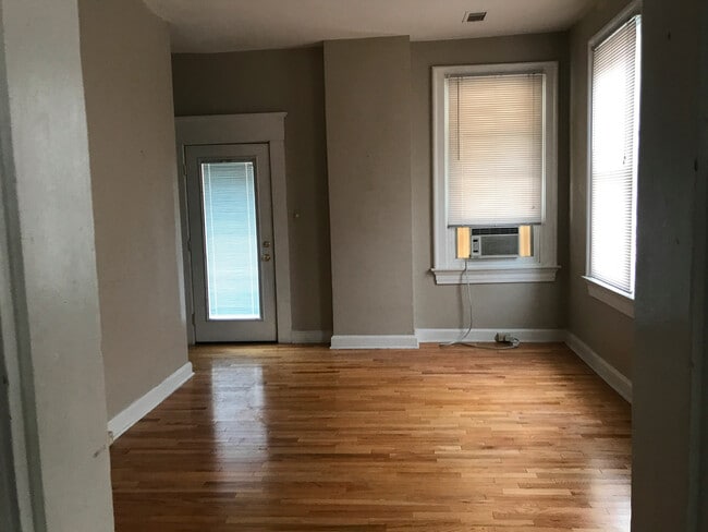 Building Photo - 801 Willard St Unit 2