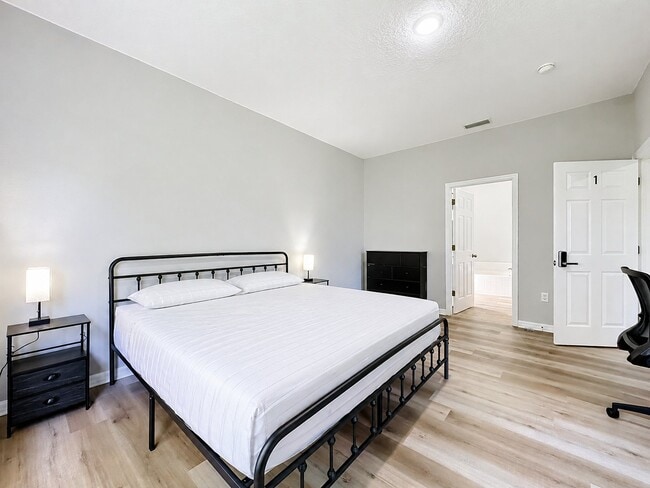 Building Photo - 57 Renshaw Dr