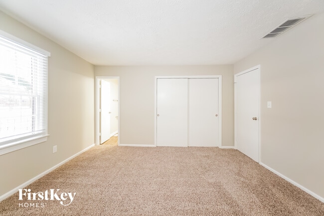 Photo - 825 Country Ln