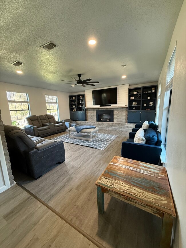 Photo - 3402 Azalea Dr