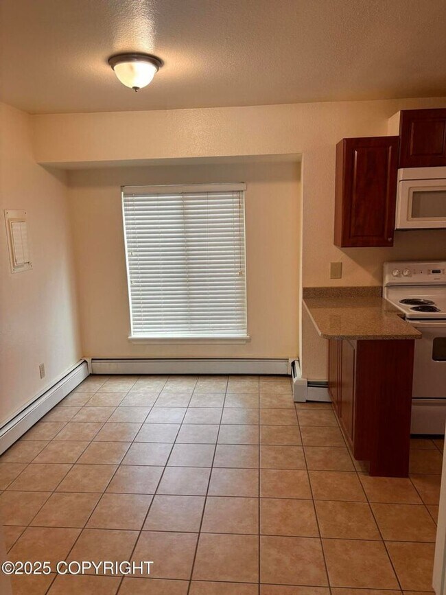 Photo - 1945 Karluk St Unidad 02