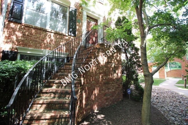 Photo - 2304 N Greenbrier Ct