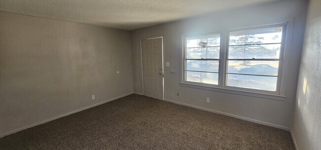 Photo - 1952 N Volutsia