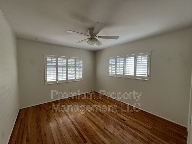 Photo - 2539 Drake St