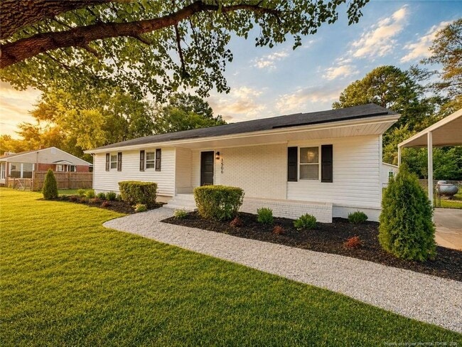 Photo - 1506 Swainey Ave