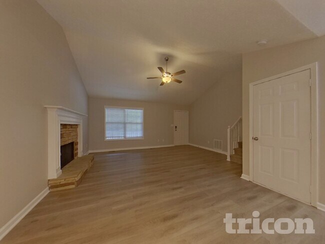 Photo - 334 Jacob Trail