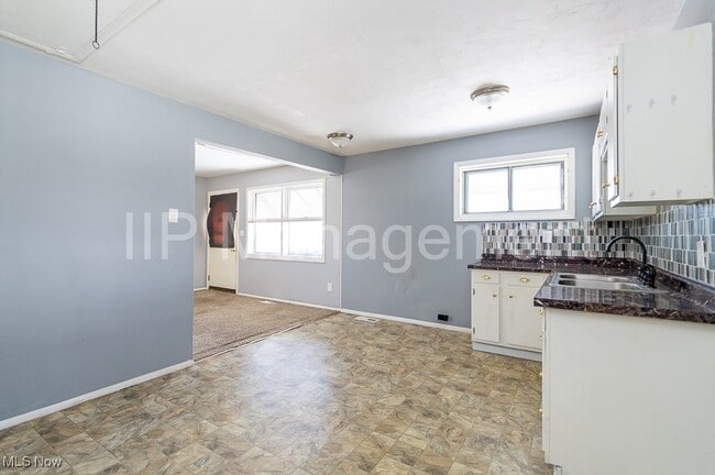 Photo - 537 Northfield Rd