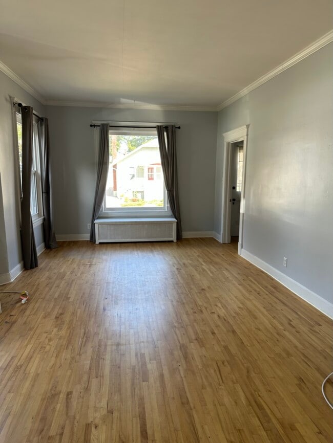 Building Photo - 416 La Salle Ave Unit 1
