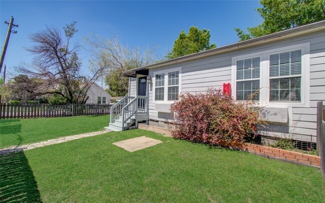 Building Photo - 1519 W 12th St Unit 1519