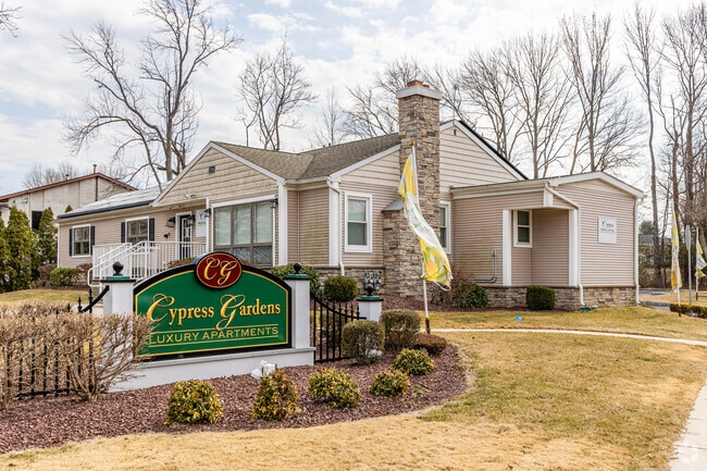 Cypress Gardens - Cypress Gardens Apartments