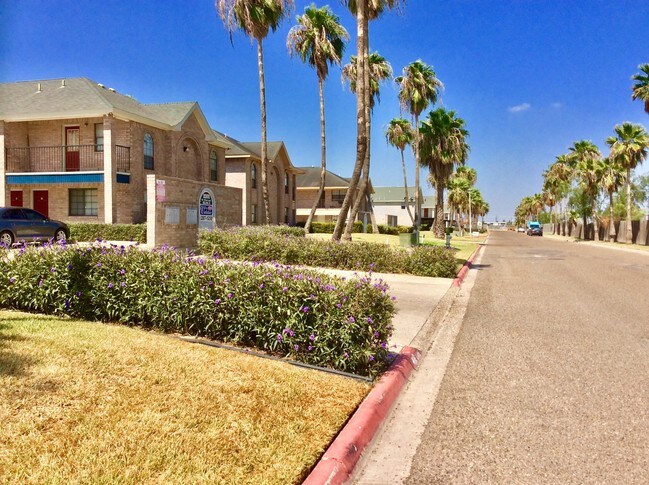 Las Violetas Town Home Apartments