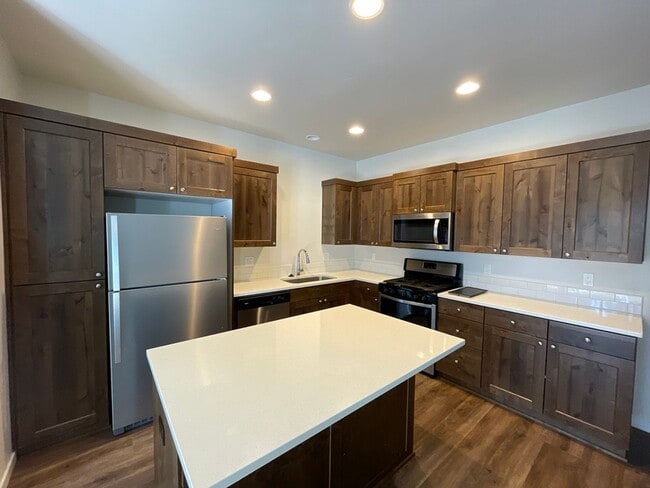 Photo - 960 NE Paula Dr