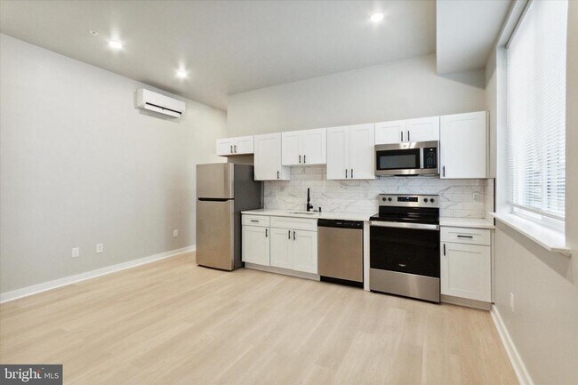 Building Photo - 316 S 52nd St Unit 2 Rental