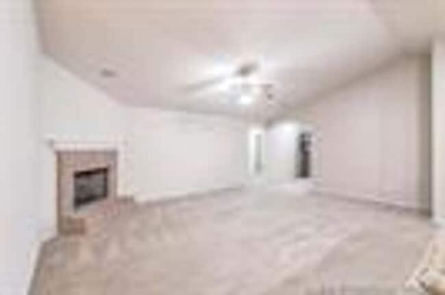 Photo - Well maintained home in a great location w...