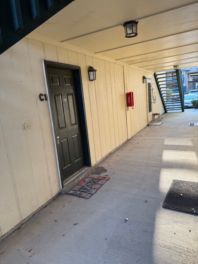 Building Photo - 2299 Scenic Hwy Unit C1