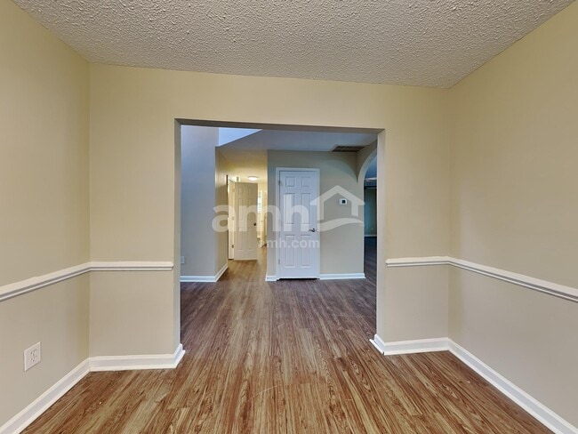 Photo - 200 Crossview Dr