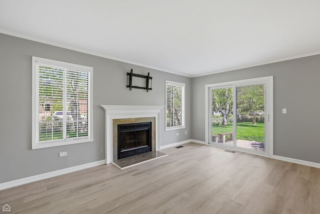 Photo - 934 Surrey Ln