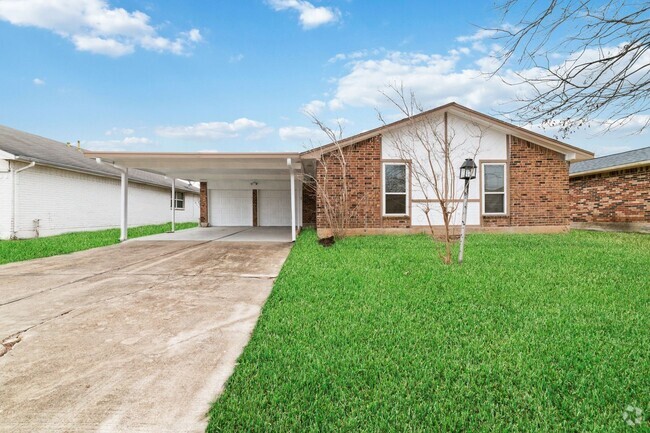 Building Photo - Beautiful and Spacious 4 Bedroom Home