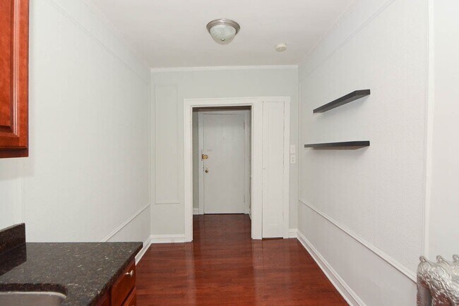 Photo - 549.5 W Surf St Unidad W4