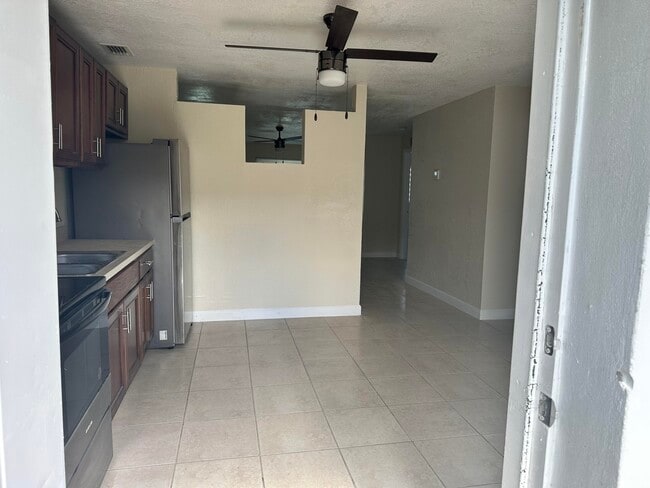 Photo - 1606 Ave K