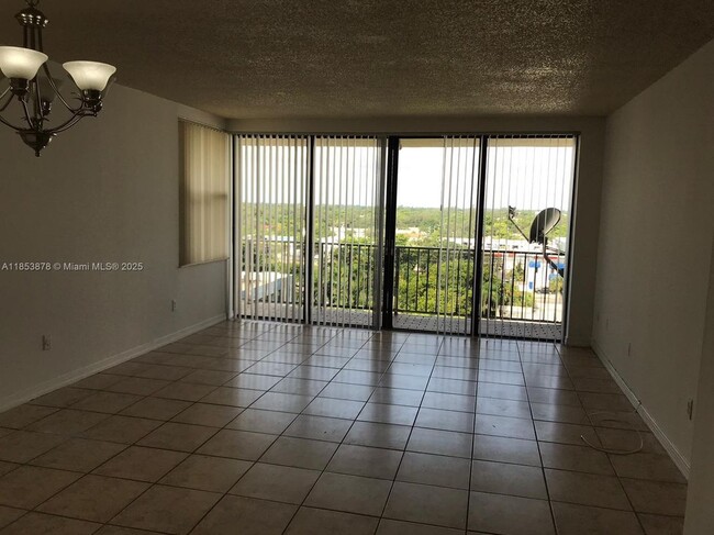 Building Photo - 1470 NE 123rd St Rental