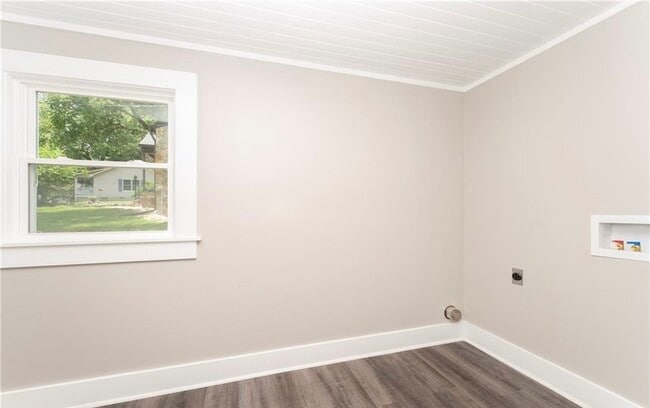 Photo - 3140 S Stratford Rd