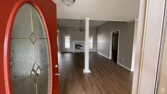 Building Photo - Home For Rent