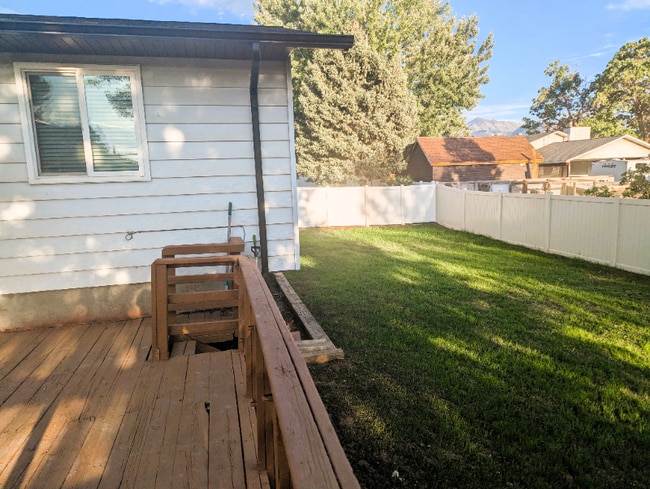 1099 W 1420 N