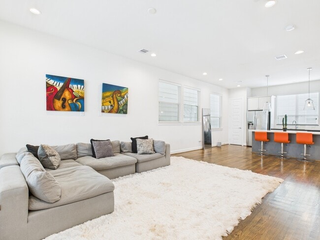 Photo - 2761 Clinton Dr