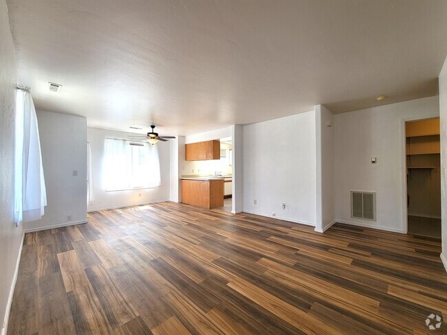 Building Photo - 3026 W Villard St Rental